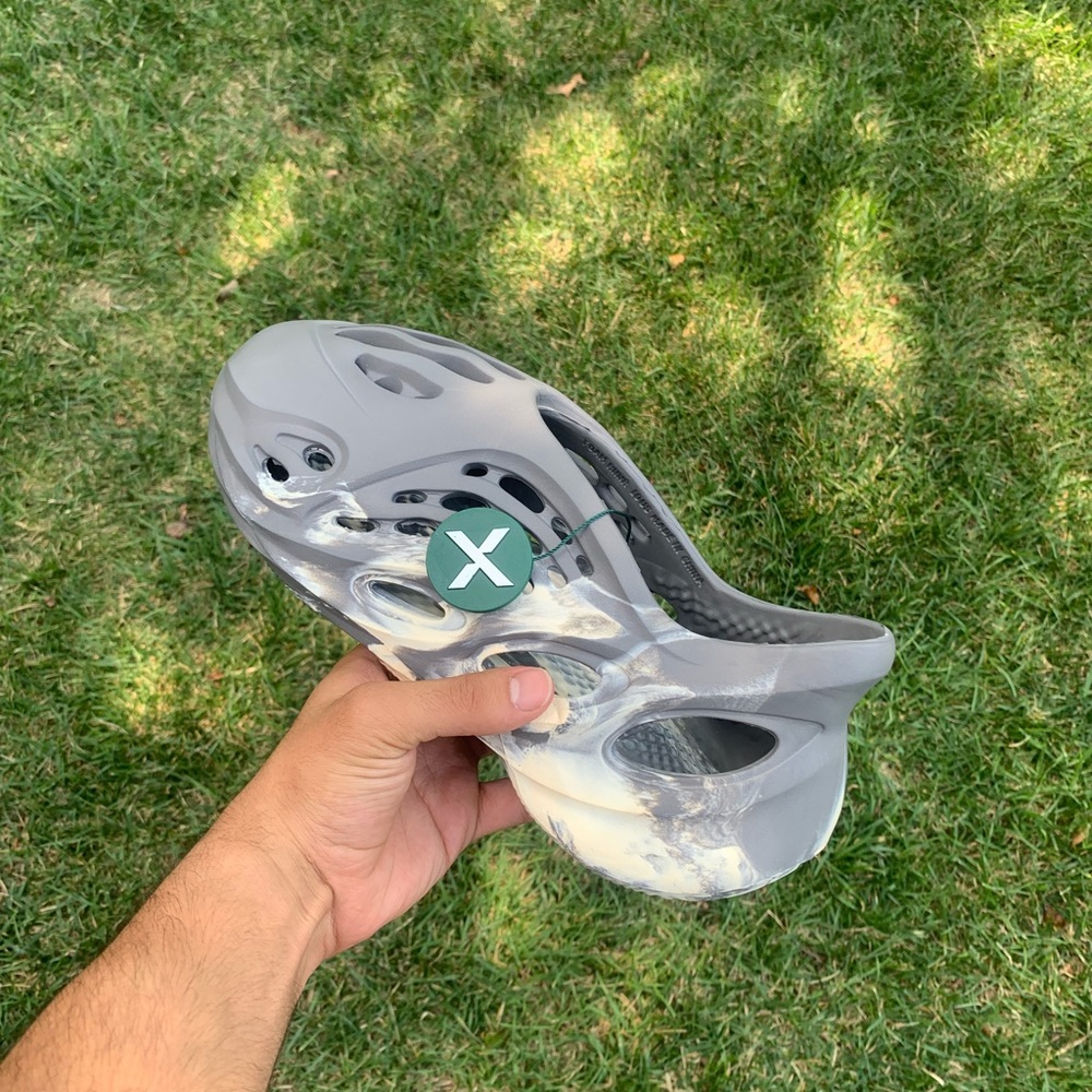 Yeezy Foam Runners “Moon grey”